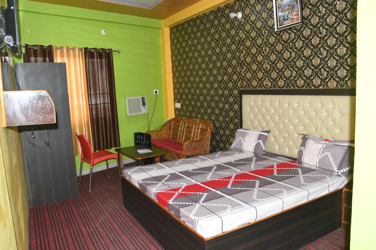Hotel Mountain View And Rooftop Restaurant Pithorāgarh Zewnętrze zdjęcie